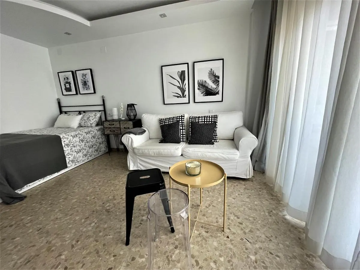Ver620: Seaside Terrace Retreat with City Proximity Torremolinos