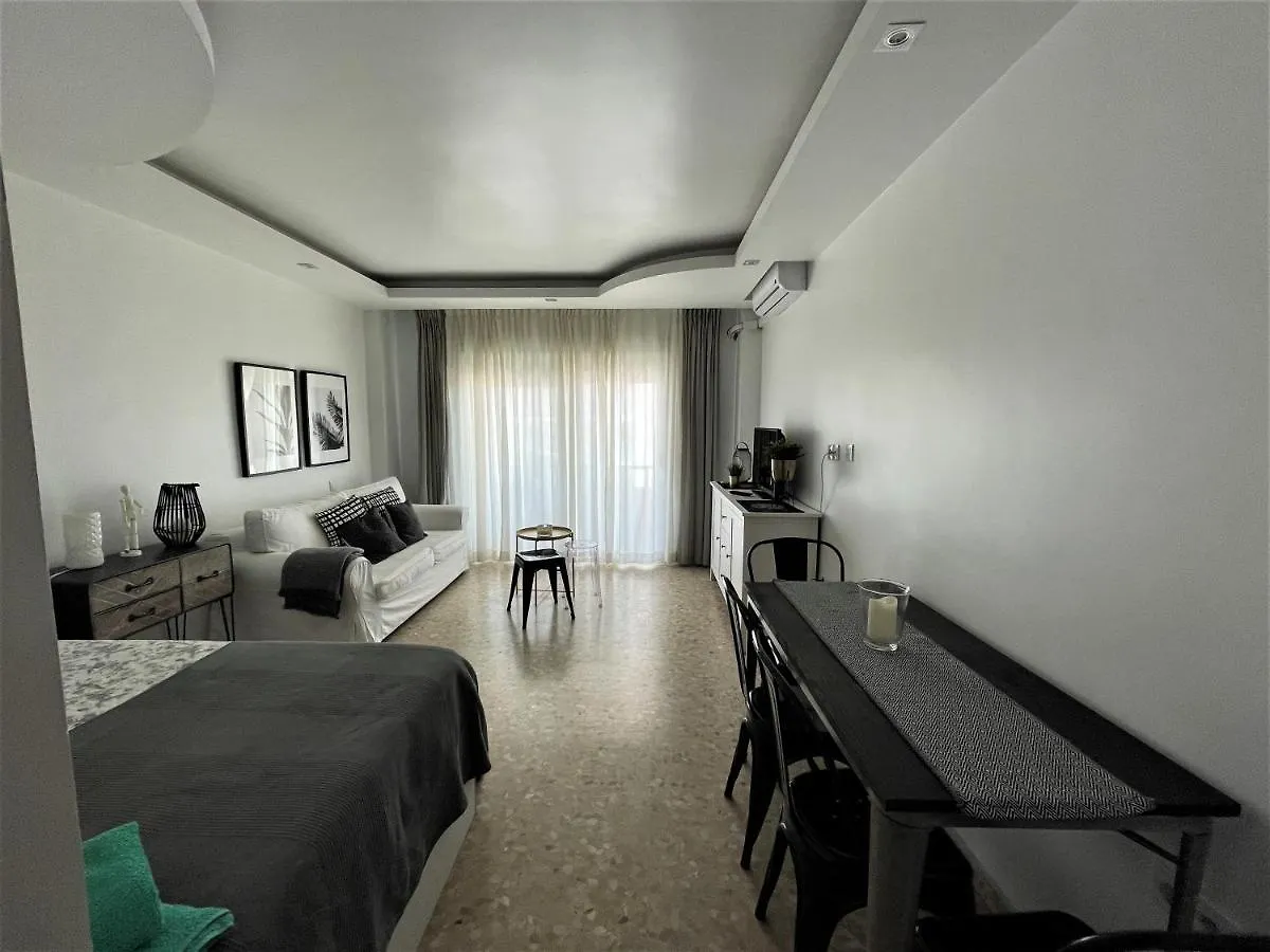 Ver620: Seaside Terrace Retreat with City Proximity Torremolinos
